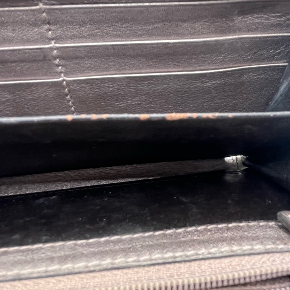 Vintage Gucci wallet. With a Gucci charm. - Picture 8 of 10